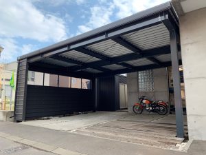 機能性あるカッコイイ側面Sパネル付き！　